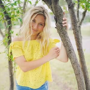 Meet your Posher, Alexis